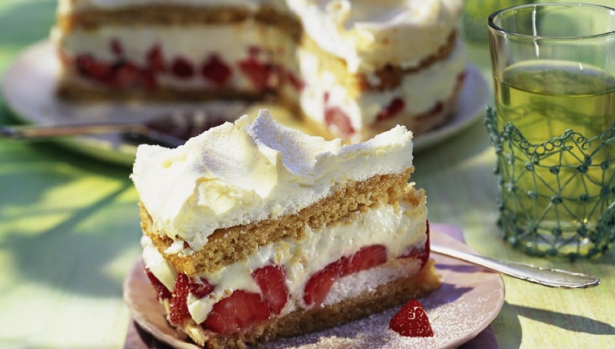 Erdbeer-Baiser-Torte