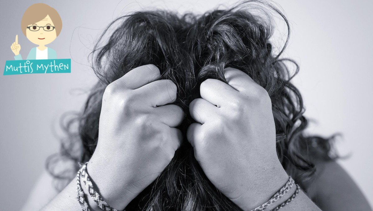 Frau rauft sich die Haare Frau rauft sich die Haare