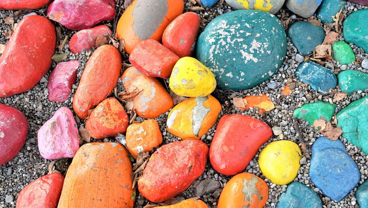 Bunte Steine mit Verwitterung Bunte Steine mit Verwitterung