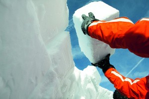 Dach bauen vom Iglu