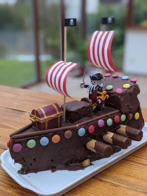 Piratenschiff-Kuchen