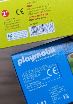 Hinweise auf Spielzeugverpackungen