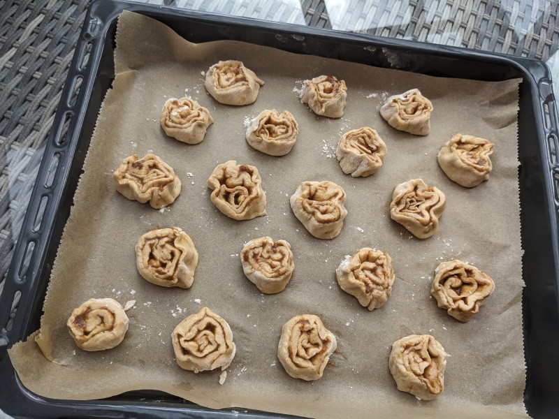 Zimtschnecken vor dem Aufgehen