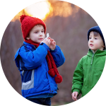 Zwei Jungen im Winter Zwei Jungen im Winter