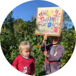 Kinder mit Demoplakat "Ihr wählt für uns" Kinder mit Demoplakat "Ihr wählt für uns"