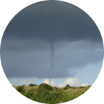 Windhose / Tornado über Landschaft Windhose / Tornado über Landschaft