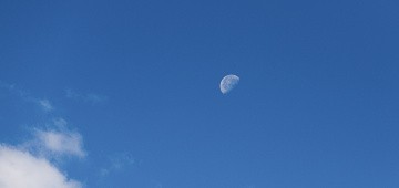 Mond bei Tag