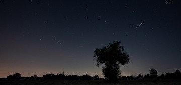 Sternschnuppen am Nachthimmel