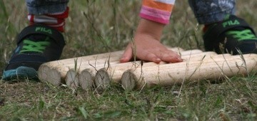 Kinderhand mit Wikingerschach