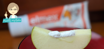 Apfelstück mit Zahnpasta Apfelstück mit Zahnpasta