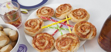 Pizza-Lollies auf dem Geburtstagstisch Pizza-Lollies auf dem Geburtstagstisch