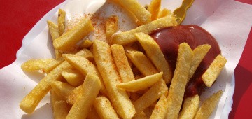 Pommes Frites mit Ketchup