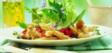 Gebackener Spargel auf Blattsalat