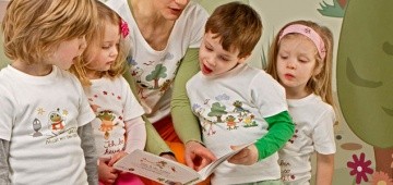 Kinder mit Patu-Sachen